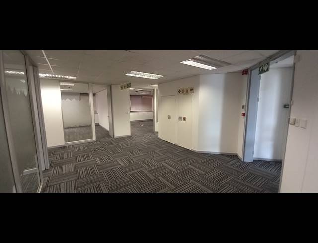 366M² OFFICE TO LET IN WOODMEAD
